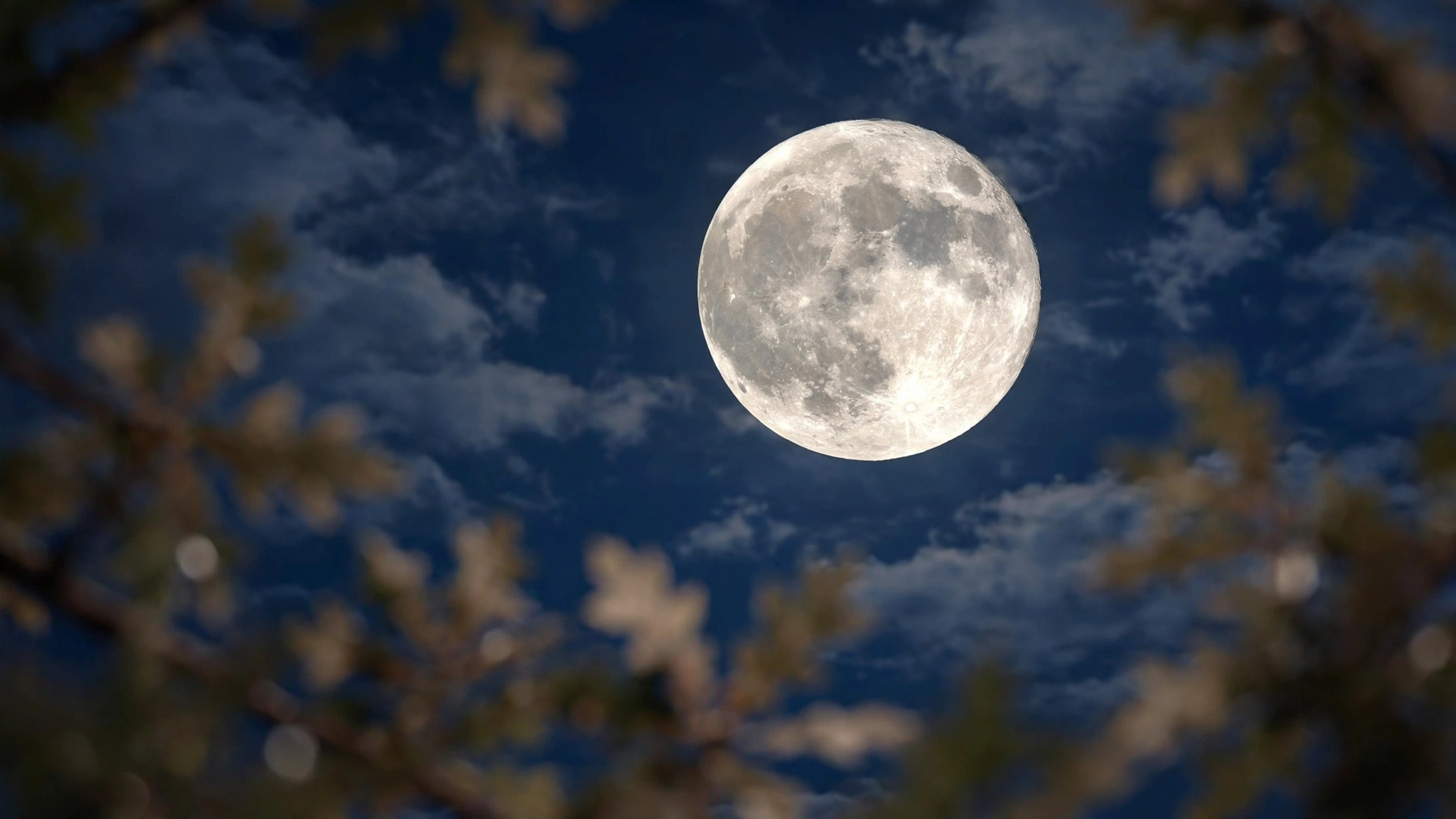 Symbolische Darstellung des Mondes im Traum, Weiblichkeit und Intuition